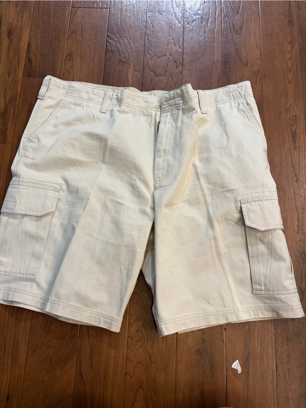 G.H. Bass & Co. Men's Cargo Shorts in Light Cream